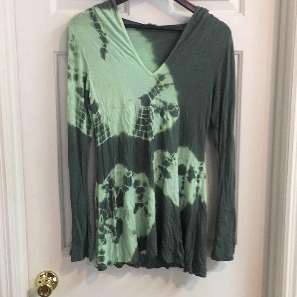 Hooded tie-dyed top